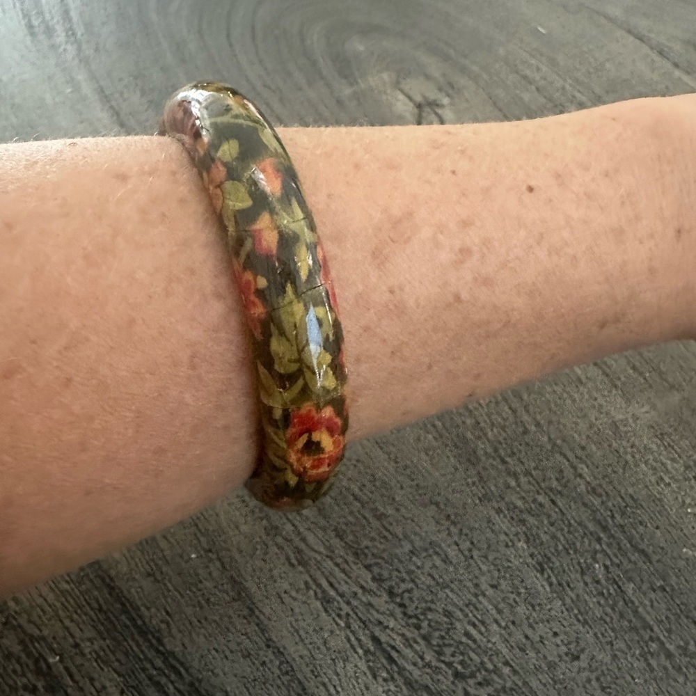 Floral Patterned Bangle Bracelet - Picture 5 of 5